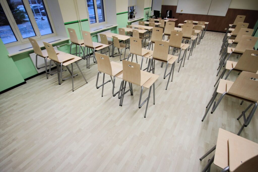 Uuring: ligi viiendik haridusasutustest peab oma põrandakatete seisukorda trööstituks
